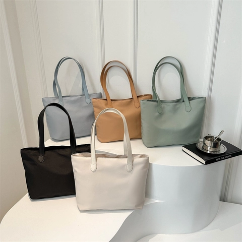 Bolso Tote de Nailon Minimalista para Mujer Gran Capacidad Color Sólido Bolso de Hombro Moda Callejera Casual Viaje Diario Bolso de Mano Urbano