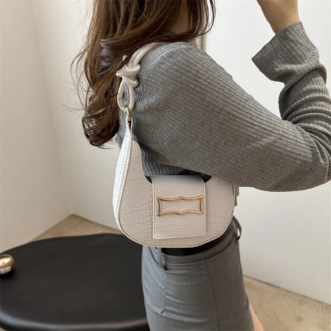 Sac Sous l'Aisselle en Cuir PU à Motif Crocodile pour Femmes Sac à Épaule Demi-Lune Mode Avec Boucle en Métal Rétro Couleur Unie