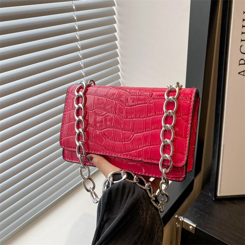 Sac à Épaule en Cuir PU à Motif Crocodile pour Femmes Avec Bandoulière en Chaîne de Métal Lourd Sac Messager Carré Décontracté Élégant pour les Déplacements Quotidiens