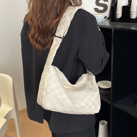 Sac à Épaule en Peluche à Damier pour Femmes Sac Hobo Matelassé Grande Capacité Sac Oreiller Mode Minimaliste Tendance de la Rue