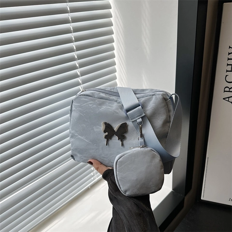 Bolso de Hombro Almohada de Lona para Mujer Con Decoración de Mariposa de Metal Mini Monedero Redondo Bolso de Cadena Moda