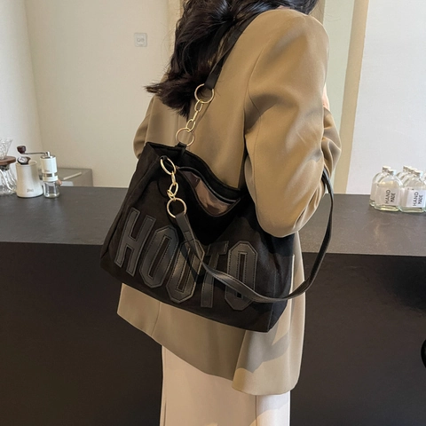 Große Kapazität PU Leder Tote Bag Für Damen 2024 Neue Herbst Retro Wildleder Optik Buchstaben Patchwork Schultertasche Mit Metallkette