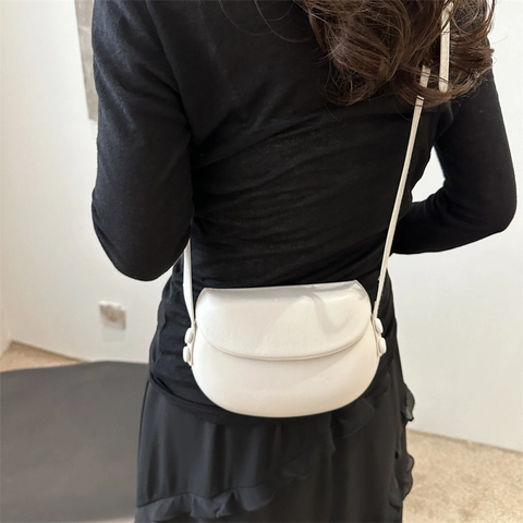 Damen Minimalistische PU Leder Sattel Schultertasche Einfarbig Casual Umhängetasche Für Den Täglichen Weg Zur Arbeit