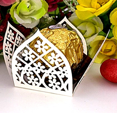 Laser Cut Hollow Chocolate Paper Liners Floral Lace Candy Wrappers For Wedding Birthday Party Decorations Dessert Table Decor