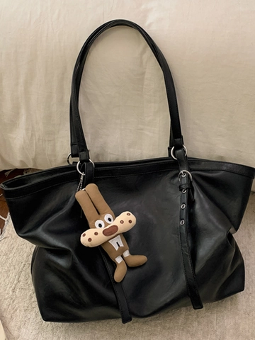 Women Large Capacity PU Leather Tote Bag Retro Minimalist Shoulder Bag With Cartoon Plush Pendant Commuter Underarm Handbag