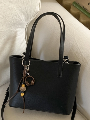 Minimalist PU Leather Bucket Bag For Women Large Capacity Retro Solid Color Shoulder Bag With Headphone Charm Korean Style Crossbody Bag
