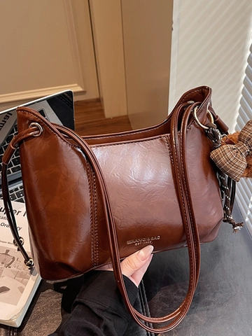 Vintage PU Leder Unterarmtasche Für Damen Mit Abnehmbarem Plüschbären Anhänger Urban Einfache Schultertasche Pendeltasche