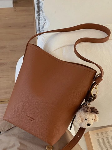 Damen Große Kapazität Retro PU Leder Eimertasche Mode Litschimuster Umhängetasche Mit Plüschtier Anhänger Pendlertasche