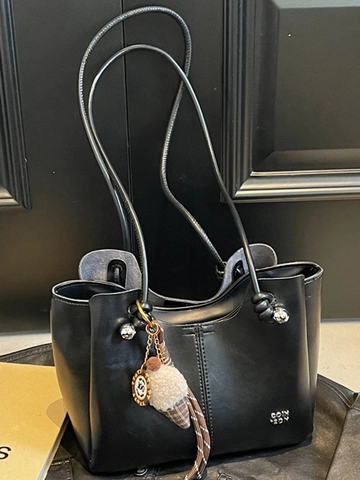 Damen Große Kapazität PU Leder Schultertasche Retro Einfache Urban Tote Tasche Mit Eiscreme Anhänger Einzelner Gurt Pendler Handtasche
