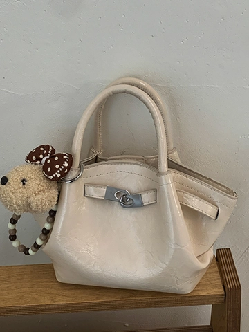 Sac Seau en Cuir PU Minimaliste Tendance pour Femmes Sac à Bandoulière Rétro Texture Brillante Avec Pendentif Ours en Peluche