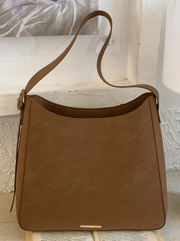Women Minimalist Retro PU Leather Shoulder Bag Large Capacity Matte Finish Gold Bar Decor Commuting Tote Handbag