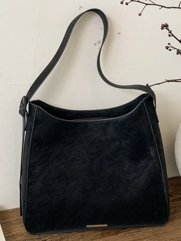 Women Minimalist Retro PU Leather Shoulder Bag Large Capacity Matte Finish Gold Bar Decor Commuting Tote Handbag