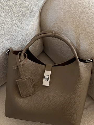 Minimalist PU Lychee Grain Bucket Bag For Women Retro Handheld Crossbody Bag With Metal Lock Sophisticated Urban Style Bag