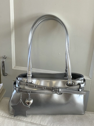 Sac Sous le Bras Rétro en Cuir PU pour Femmes Pendentif Étoile Coeur Oeillets Métalliques Boucle Sac à Épaule Chic Décontracté