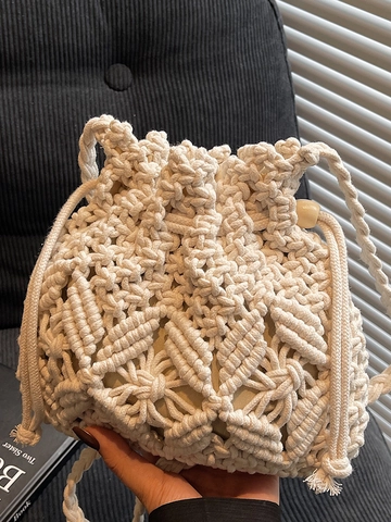 Hand Woven Straw Bucket Bag For Women Fashion Crossbody Shoulder Bag Bohemian Beach Vacation Handbag With Magnetic Buckle