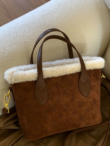 Vintage Embossed PU Leather Bucket Bag For Women Fashion Plush Trim Handbag Retro Shoulder Crossbody Bag Winter Daily Commuting Purse