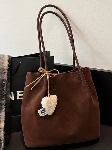 Borsa Tote in Pelle Scamosciata Retrò da Donna Grande Capacità Borsa a Tracolla Moda Pendolare Borsa Sottobraccio Con Ciondolo a Cuore