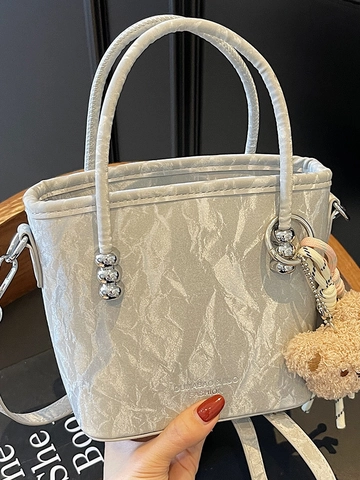 Bolso de Cubo de Cuero PU Minimalista de Moda para Mujer Bolso de Mano de Color Sólido Con Colgante de Oso