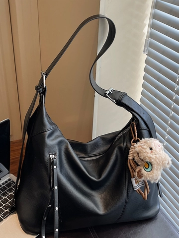 Sac à Épaule en Cuir PU Grande Capacité Tendance pour Femmes Sac Sous les Bras Hobo Rétro Avec Charme en Peluche Sac Bandoulière