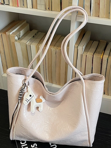 Sac Cabas Femme Minimaliste en Cuir PU Froissé Grande Capacité Sac à Épaule pour Trajet Quotidien Avec Pendentif Amovible