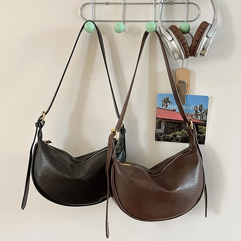 Bolso Bandolera de Cuero PU para Mujer Media Luna Correa Ajustable Gran Capacidad Color Sólido Puntadas Bolso de Hombro para Uso Diario