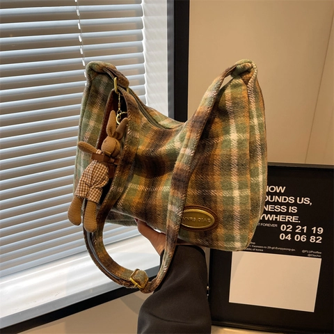 Retro Plaid Woolen Shoulder Bag Large Capacity Women Tote Bag With Rabbit Pendant Autumn Winter Versatile Messenger Bag