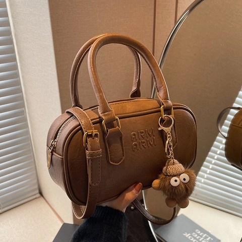 Borsa Boston Vintage in Pelle PU da Donna Tinta Unita Handbag Con Ciondolo Mostro Peluche Tracolla Goffrata a Lettere
