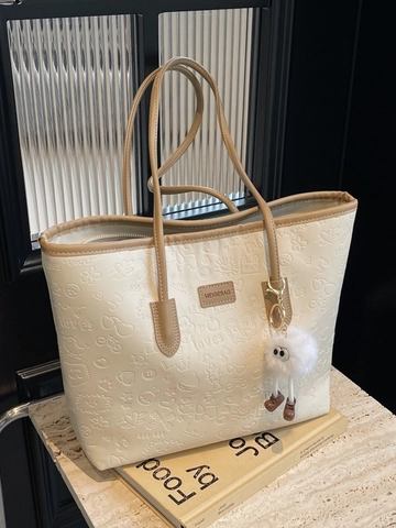 Women Large Capacity PU Leather Embossed Tote Bag Daily Commuter Shoulder Bag With Cartoon Plush Pendant Fashion Handbag