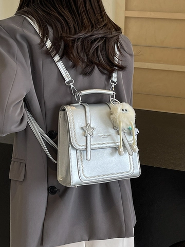 Mochila de Mujer Plateada Fashion Niche 2024 Nueva Casual Versátil Pequeña Bolsa Escolar Estudiante Mochila Mini Viaje Con Colgante Felpa