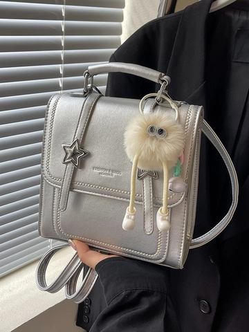 Mochila de Mujer Plateada Fashion Niche 2024 Nueva Casual Versátil Pequeña Bolsa Escolar Estudiante Mochila Mini Viaje Con Colgante Felpa