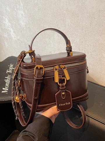 Retro PU Leder Boxform Handtasche Für Damen Vintage Quadratische Umhängetasche Mit Tragegriff Und Anhänger Pendlertasche
