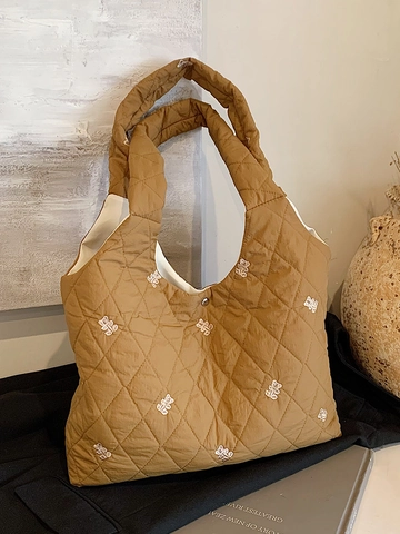 Damen Gesteppte Schultertasche Bärenstickerei Wattierte Polyester Tragetasche Große Kapazität Lässige Unterarmtasche Für Den Alltag