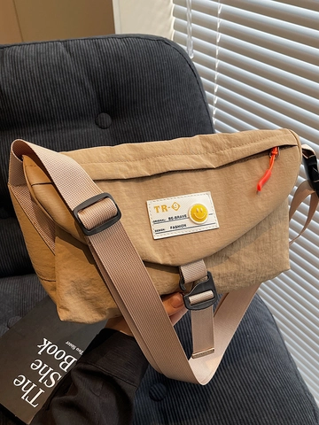 Borsa a Tracolla Giapponese Casual in Nylon per Donna Borsa Crossbody Leggera Con Toppa Sorriso Cerniera a Contrasto Borsa da Giorno