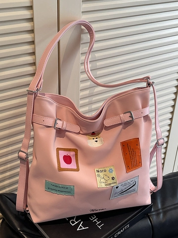 Sac Cabas en Cuir PU Style Preppy Américain Vintage Grande Capacité Sac à Bandoulière Polyvalent Avec Patchs Créatifs Pour Femme