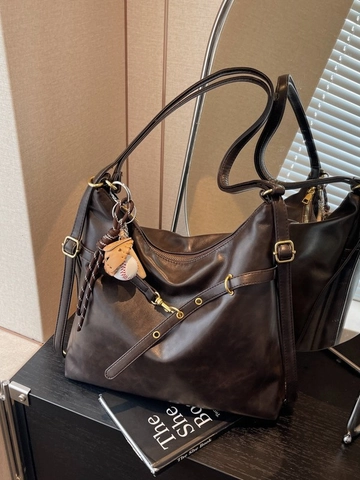Retro PU Leather Large Capacity Tote Bag For Women Urban Commute Shoulder Bag With Baseball Charm Solid Color Daily Handbag