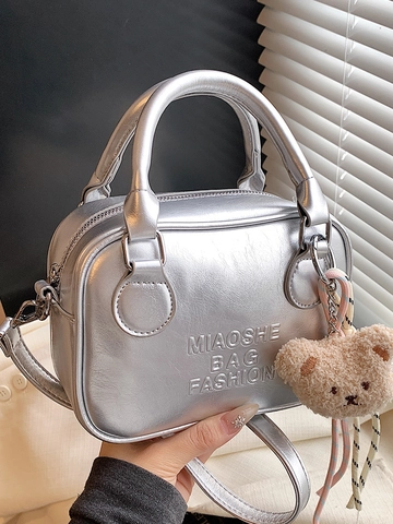Koreanischer Stil Minimalistische PU Leder Pillow-Tasche Für Damen Trendy Commuter Handtasche Mit Plüschbär-Anhänger