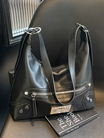 Sac à Épaule en Cuir PU Style Motard Vintage pour Femmes Sac Hobo Grande Capacité Avec Rivets et Fermeture Éclair Street Fashion