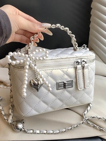 Sac Boîte Matelassé pour Femmes en Cuir PU Élégant Vanity Case Sac Bandoulière Avec Nœud en Perles Pendentif Cœur Chaîne en Métal