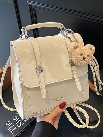 Damen Urban Einfache Kleine Quadratische Rucksack Mode PU Leder Handtasche Umhängetasche Mit Bär Schlüsselanhänger Pendler Studententasche