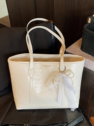 Damen Tragetasche Mit Großer Kapazität PU Leder Süße Cartoon Hund Geprägte Umhängetasche Mit Spitzen Perlen Schleife Anhänger Casual Tasche