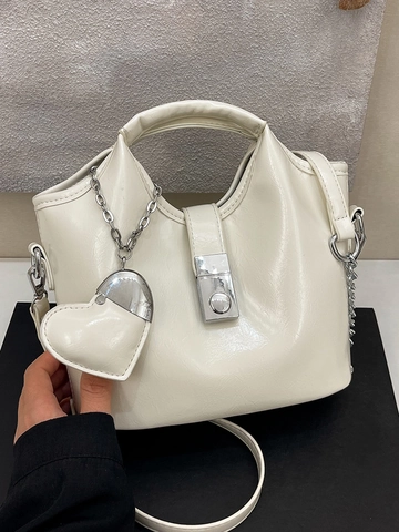 Damen Ölwachs PU Leder Eimer Umhängetasche Minimalistische Vielseitige Schultertasche Mit Herzanhänger Zubehör Kleine Mode Tragetasche