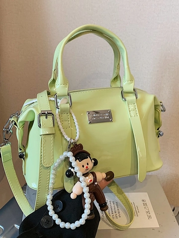 Borsa Boston Lucida in Pelle PU per Donna Mini Borsa a Tracolla Retrò Con Ciondolo a Forma di Bambola a Catena di Perle