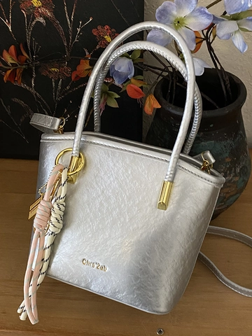 Bolso Bombonera de Cuero PU Minimalista de Nicho para Mujer Bandolera Vintage de Color Sólido Con Colgante Moda Diaria