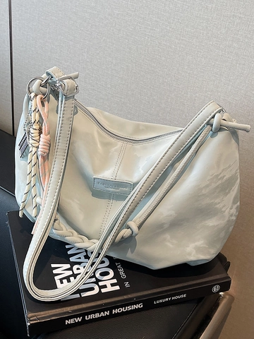 Urban Minimalist Large Capacity PU Leather Shoulder Bag For Women Slouchy Style Hobo Tote Bag With Braided Handle Tassels