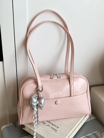 Sac Boston en Cuir PU Mode Coréenne Pour Femmes Sac à Épaule Grande Capacité Avec Pendentif Coeur Noeud Argenté Sac Cabas