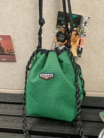 Borsa a Tracolla Minimalista Urbana in Nylon a Quadri Con Coulisse Leggera Idrorepellente Borsa a Secchiello Casual per Viaggio