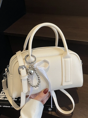 Sac Boston pour Femmes en Cuir PU Motif Litchi Minimaliste Porté Main Bandoulière Sac Oreiller Avec Nœud Pendentif Coeur Bijoux