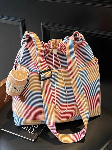 Borsa Tote in Tela a Quadri e Righe Stile Coreano per Donna Grande Capacità Coulisse Borsa a Tracolla con Ciondolo a Tazza in Peluche Borsa Casual Versatile