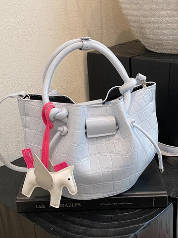 Mode Femmes PU Motif Pierre Plissé Sac Seau Avec Pendentif Pégase Style Coréen Sac à Main de Bureau Sac Bandoulière