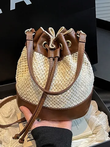 Borsa a Secchiello in Paglia Intrecciata Vintage da Donna Borsa a Tracolla in Pelle PU Patchwork con Coulisse Stile Spiaggia Vacanza